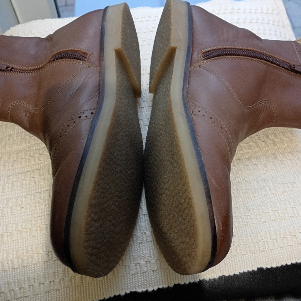 Mini Boden Brown Chelsea Boots with Multicolor Stripe - Picture 4 of 7